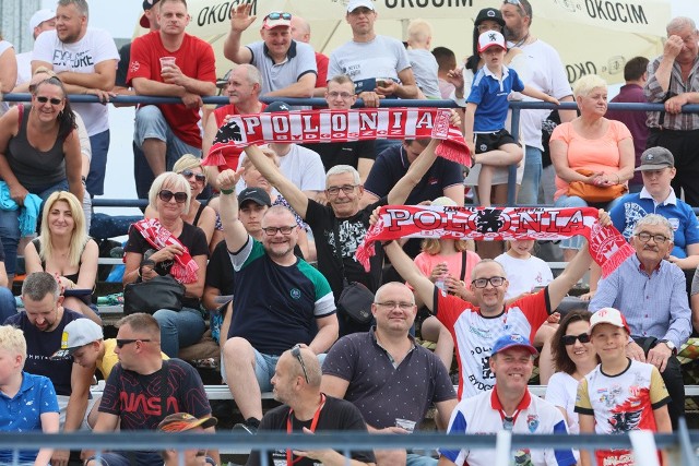 Abramczyk Polonia Bydgoszcz pokonała Falubaz Zielona Góra 49:41, zdobyła bonus za lepszy wynik dwumeczu i wskoczyła na fotel lidera I ligi. W niedzielę bydgoscy żużlowcy mogli liczyć na głośne wsparcie z trybun. Zobaczcie, jak na meczu bawili się bydgoscy kibice!Przesuń gestem lub strzałką w prawo >>>