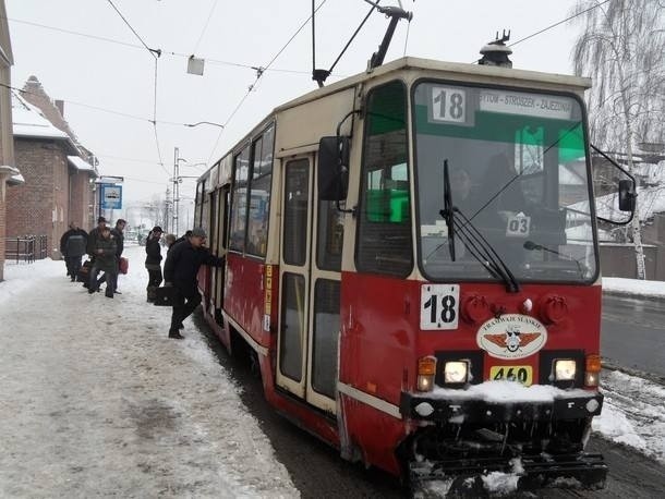 Tramwaj linii nr 18 łączący oba miasta ma jeździć jeszcze tylko do 14 lutego, a potem w jego miejsce pojawi się  autobus oznaczony numerem 118.