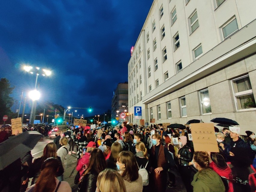 Władze Gdyni wspierają Strajk Kobiet. "Sami odczuwamy, bunt, gniew i potrzebę wyrażenia sprzeciwu wobec tak niegodziwych działań"