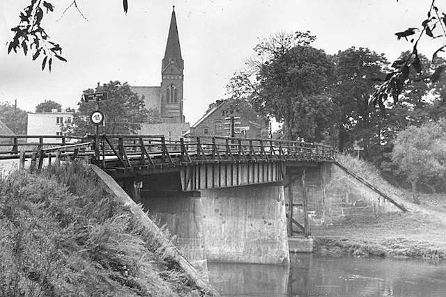 Tak prezentował się most łączący Kaszczorek ze Złotorią na początku lat 70. ubiegłego wieku