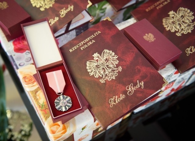 Przeżyli razem pół wieku - 17 par w gminy Osięciny otrzymało medale od Prezydenta RP