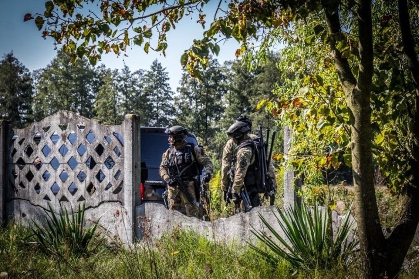 Antyterroryści z całej Polski ćwiczyli w Łodzi i regionie....