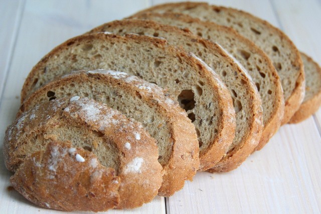 Pogotowie kulinarne na czas koronawirusa: szef kuchni radzi co zrobić z…  zeschniętym chlebem i jak można wykorzystać chleb.