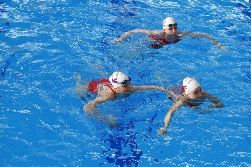 Wtorkowy trening pływania synchronicznego.