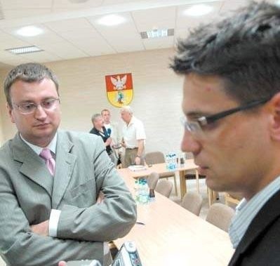 &#8211; Marek Kozłowski nie jest członkiem PiS od kilku miesięcy - powiedział poseł Mariusz Kamiński (z prawej)