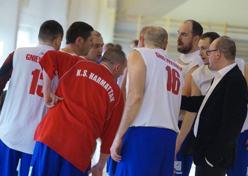 W Gniewkowie koszykarze walczyli o udział w Olimpiadzie Sportowców Wiejskich Chełmno 2016 [zdjęcia]