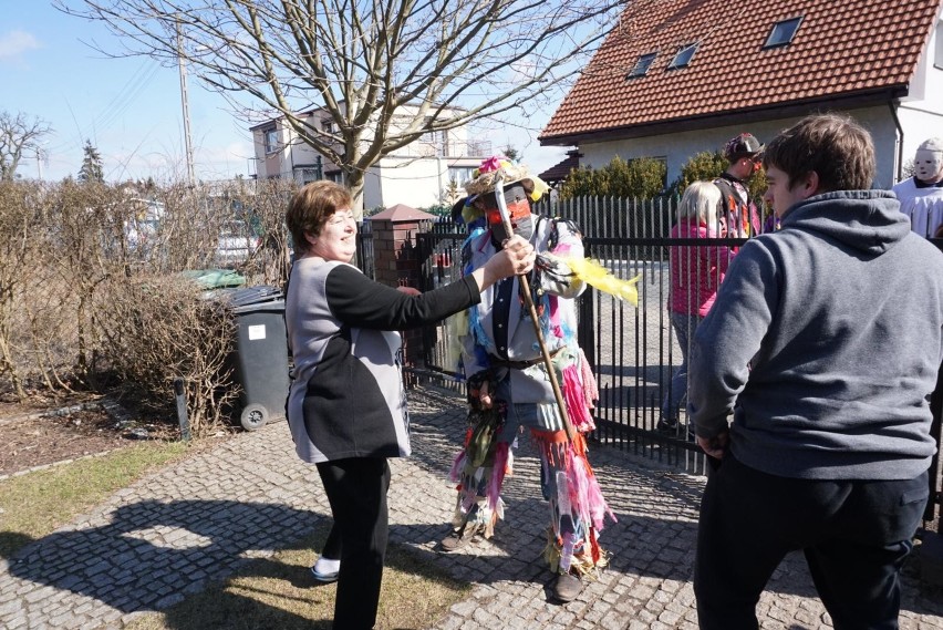 Tak korowód żandarów bawił się z mieszkańcamy Ławicy w...