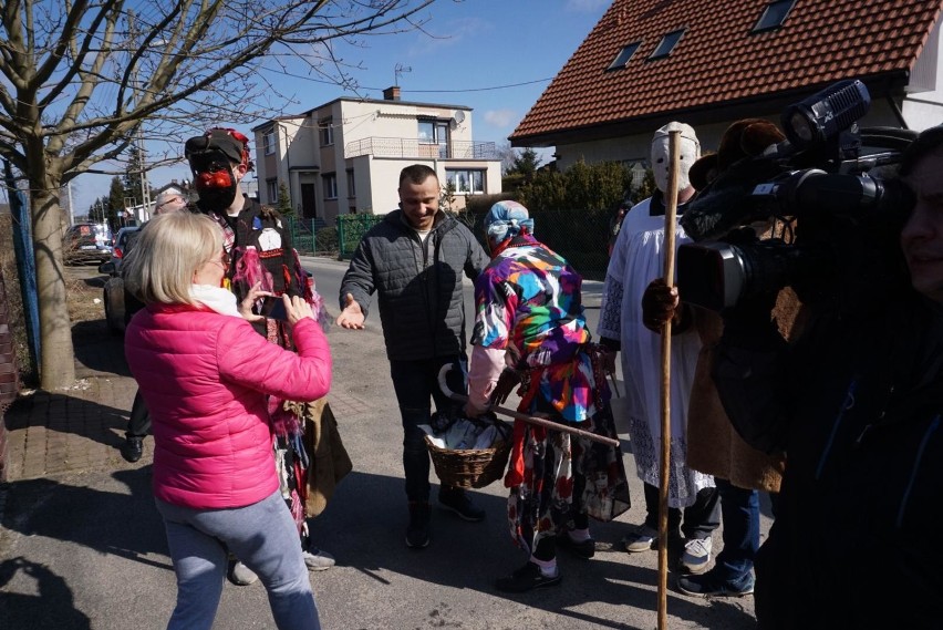 Tak korowód żandarów bawił się z mieszkańcamy Ławicy w...