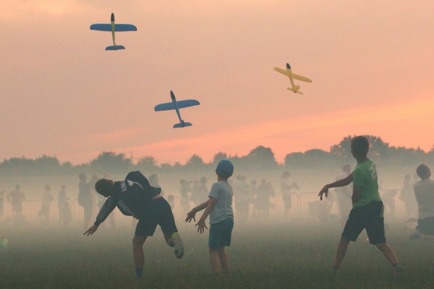 Air Festival Świdnik. Taniec Biało - Czerwonych Iskier na niebie [ZDJĘCIA, WIDEO]