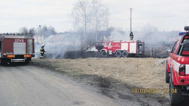 Strażacy z gminy Czernichów co roku gaszą setki pożarów wywoływanych przez podpalaczy