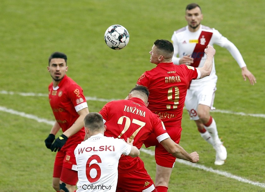 Zagłębie Sosnowiec-Widzew 3:0. Przygnębieni piłkarze klubu z al. Piłsudskiego