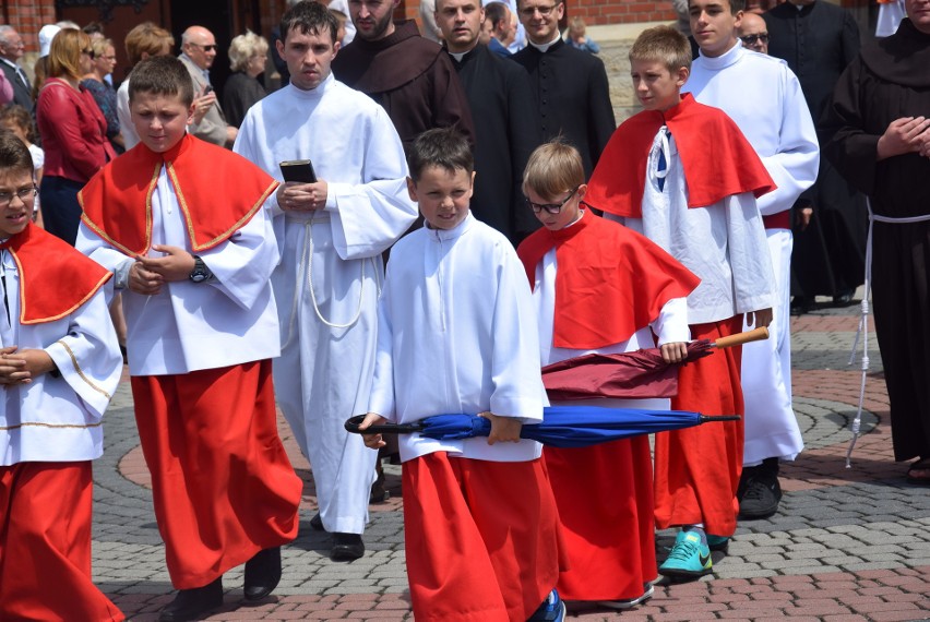 Arcybiskup Wiktor Skworc poświęcił sztandar Rybnika