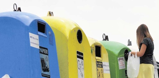 Kolorowe dzwony do segregacji odpadów nie zapełniają się już tak jak kiedyś