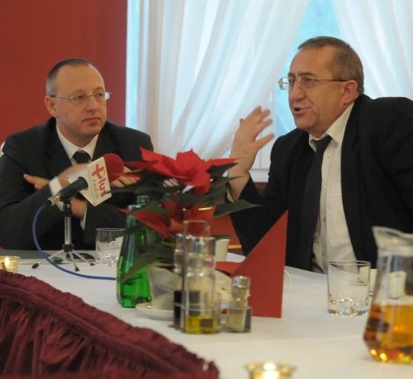 - Już w styczniu zacznie się sezon na nawozy i nasza kondycja ekonomiczna zacznie się poprawiać - zapewniają prezes ZAK Krzysztof Jałosiński (z prawej) i dyrektor ds. finansowych Jacek Nowak.