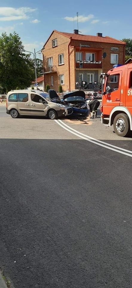 Dwa samochody zderzyły się na drodze w Seceminie [ZDJĘCIA]