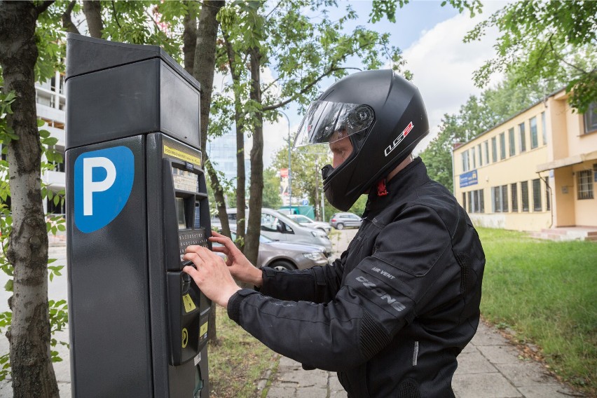 Kraków. Miasto przegrywa w sądach sprawy strefy płatnego parkowania