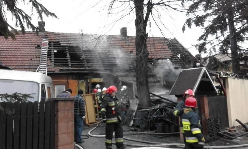 Nowy Sącz. Pożar domu przy Poniatowskiego [NOWE ZDJĘCIA, WIDEO]