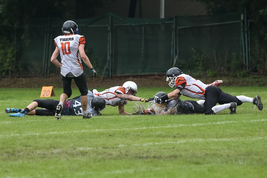 Futbol amerykański: W derbach Małopolski górą Silvers Olkusz [ZDJĘCIA]