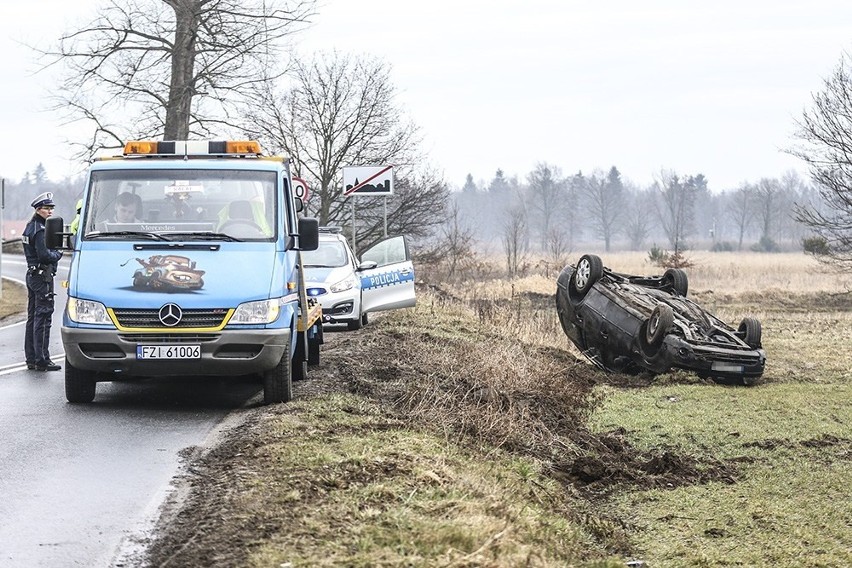 Kierowca forda, który wypadł z drogi w Zielonej Górze...