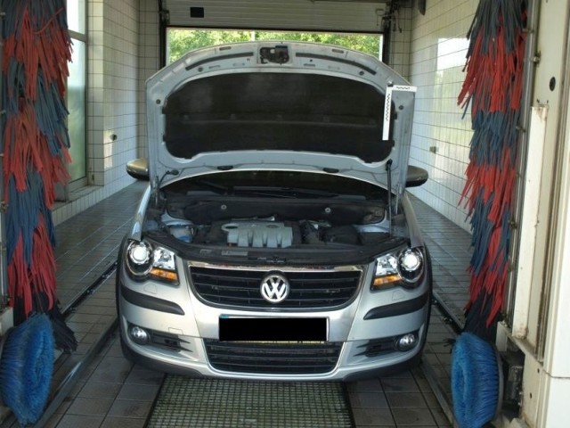 Skradziony w Niemczech volkswagen touran stał w pomieszczeniu myjni samochodowej
