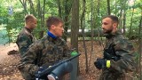 Zamiast piłki markery. Piłkarze Lecha Poznań wybrali się na paintballa [WIDEO]