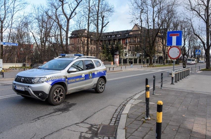 Zakopane. Poranne korki w centrum miasta w wyniku zamknięcia przejazdu ulicami Chramcówki i Tadeusza Kościuszki w rejonie dworca