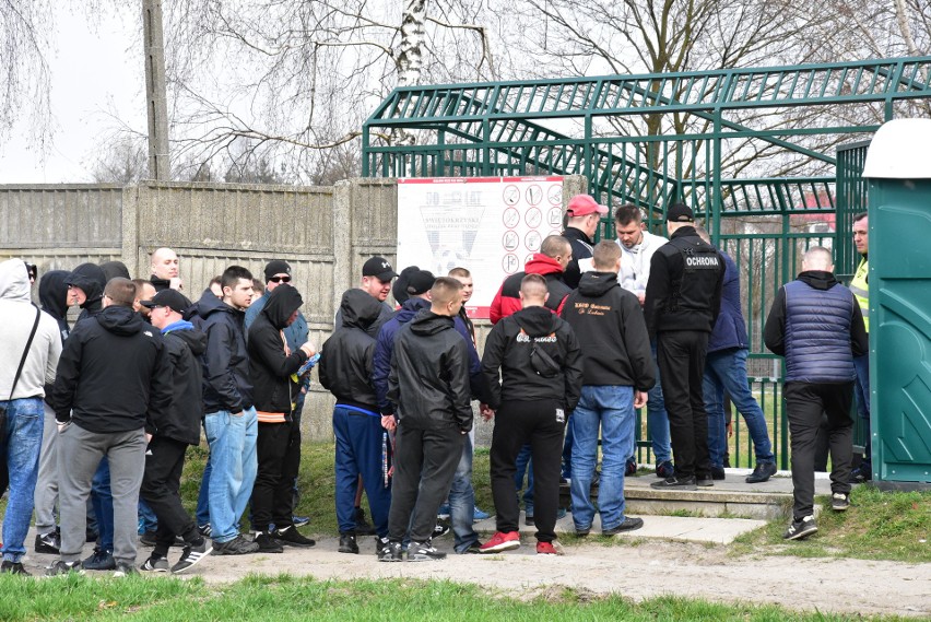 Trzecia liga. Byłeś na derbach Spartakus Daleszyce - KSZO 1929 Ostrowiec? Znajdź się na zdjęciach [WIDEO]