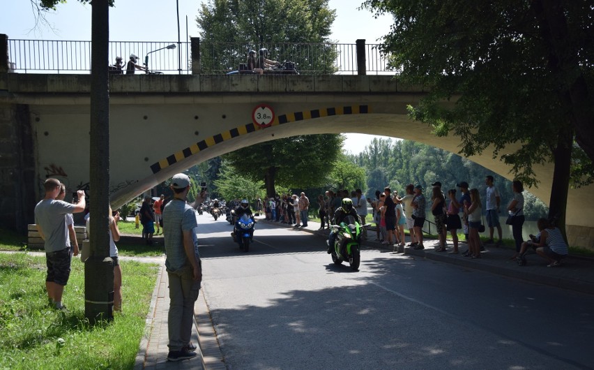 Motoserce zabiło, a właściwie zaryczało na oświęcimskich bulwarach po raz dziesiąty. Ruszajcie nad Sołę, tam się dzieje [ZDJĘCIA]