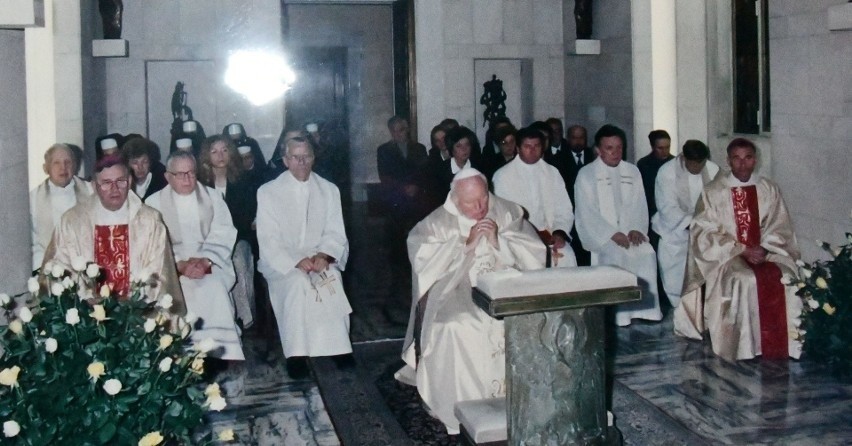 45 lat temu Karol Wojtyła został papieżem. Świętego Jana Pawła II wspomina ksiądz biskup Marian Florczyk z diecezji kieleckiej