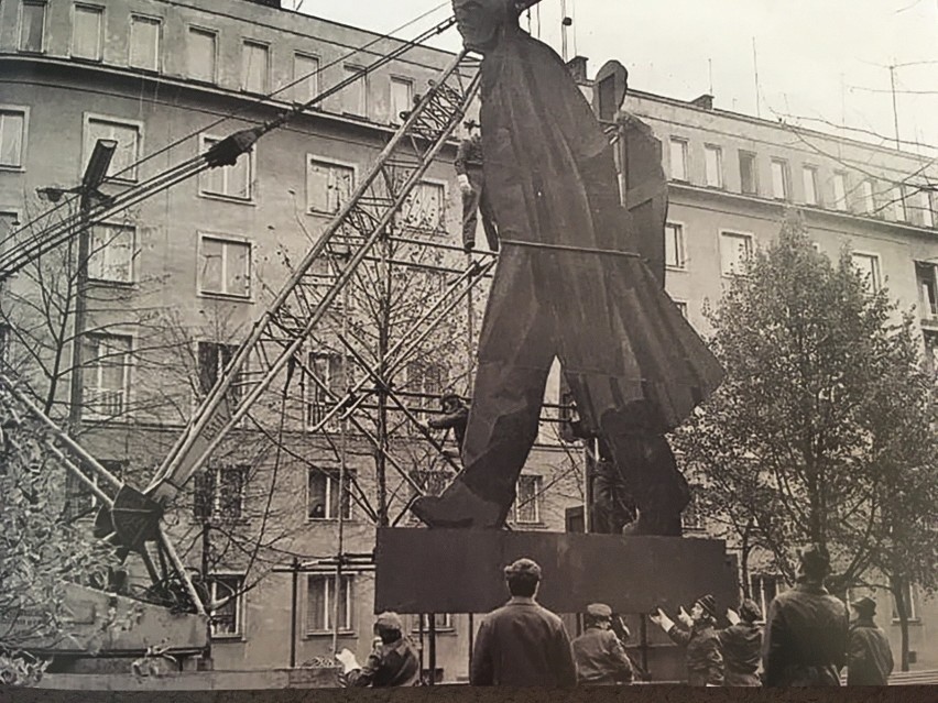 Choć pomnik Lenina z Alei Róż zniknął trzydzieści lat temu,...