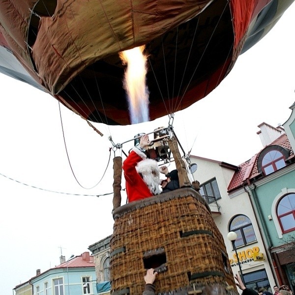 Mikołaj do Laponii poleciał balonem.