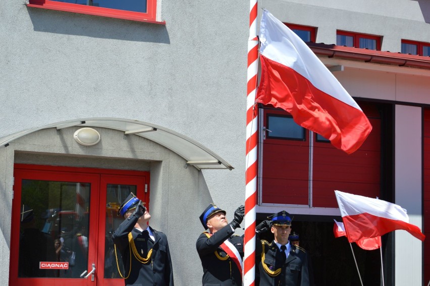 Święto strażaków z Ostrowca uroczyste i z pompą. Zobacz listę odznaczonych i awansowanych