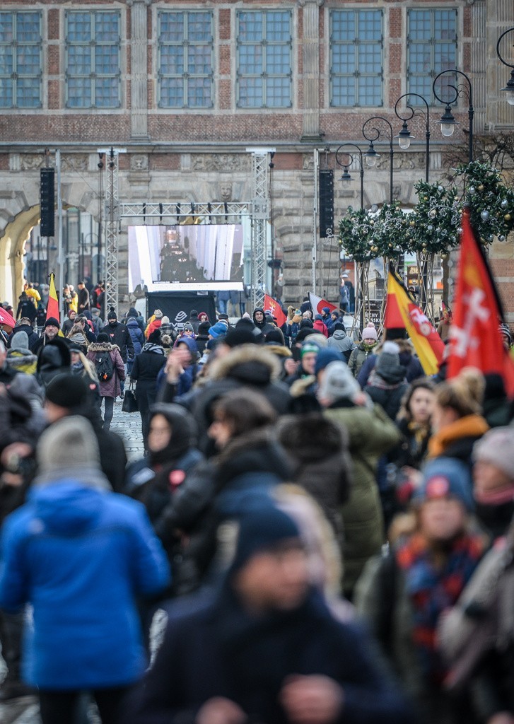 Cały Gdańsk wierzy, że dobro zwycięży! "Nikt nie chciał w tych chwilach być sam. Dlatego tak wszyscy lgnęli do siebie"