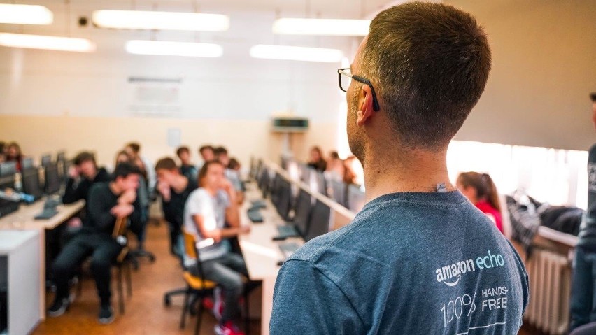 2 500 młodych programistek i programistów, także z województwa śląskiego, uczy się pod okiem ekspertów Amazon