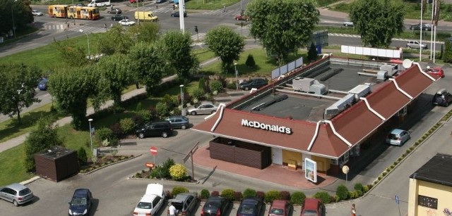 Miasto nie potrafi udowodnić, że na działce przy ulicy Żytniej istniał kiedyś parking i wybudowano go w odpowiednim czasie po wywłaszczeniu. Sąd w pierwszej instancji nakazał zwrot terenu z McDonalds.