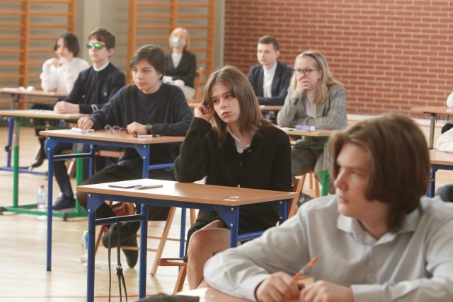 W Bydgoszczy do egzaminu ósmoklasisty zgłoszonych zostało 3996 uczniów, w całym województwie kujawsko-pomorskim zdawać go będzie 27 057 osób.