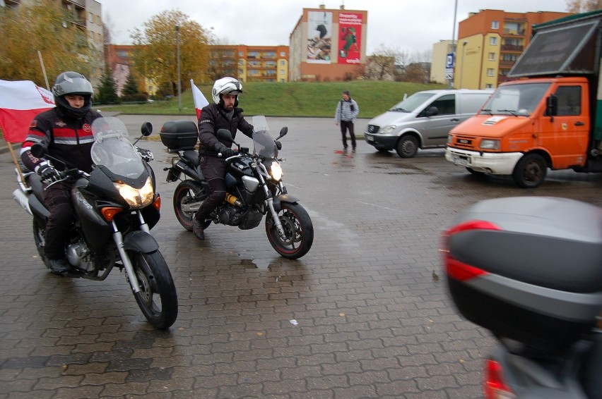 Biało-czerwoni motocykliści ze Szczecinka pamiętają o 11 Listopada (zdjęcia)