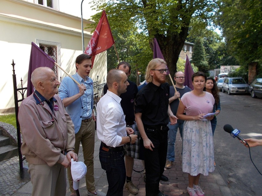 Lepszy Gdańsk i partia Razem przeciwko podwyżce cen biletów w Gdańsku  [ZDJĘCIA] 