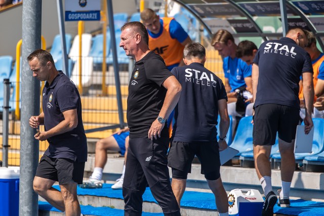 Trener Kamil Kiereś wymaga od swojej drużyny wszechstronności.
