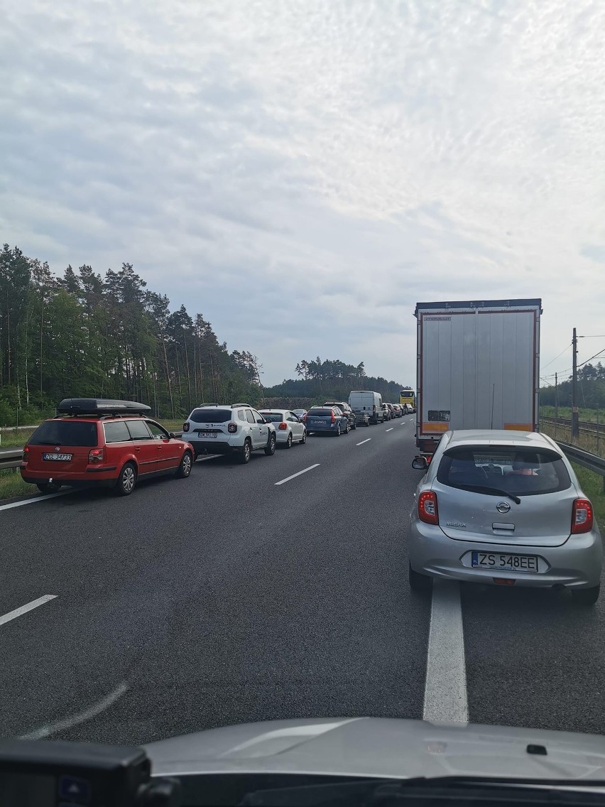 Zderzenie aut na S3 w kierunku Szczecina. Tworzy się korek