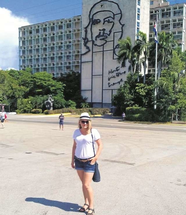 Podczas pobytu na Kubie Justyna Bieluch zrobiła sobie zdjęcie na placu Rewolucji, na tle portretu Che Guevary