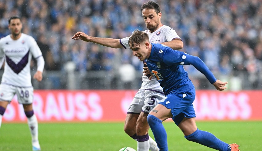 Liga Konferencji. Lech Poznań przegrał z Fiorentiną w pierwszym ćwierćfinale LKE. "Kolejorz" boleśnie skarcony przy Bułgarskiej