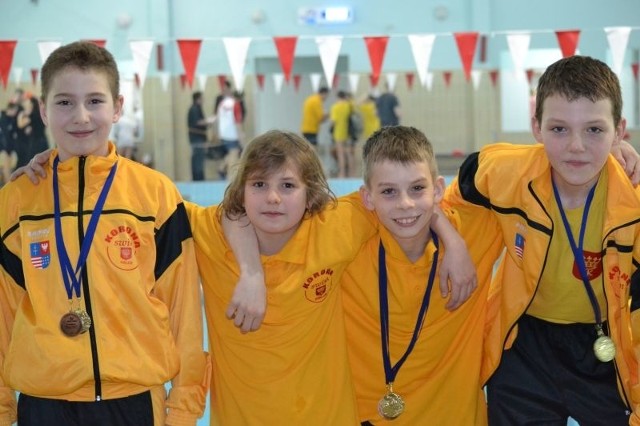 Zwycięska sztafeta Korony-Swim Kielce 4x50 m stylem zmiennym chłopców w kategorii 11 lat.
