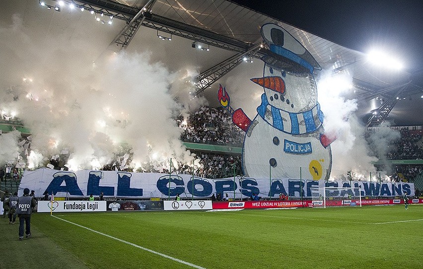 Piłkarze warszawskiej Legii pokonali Piasta Gliwice 2:0....