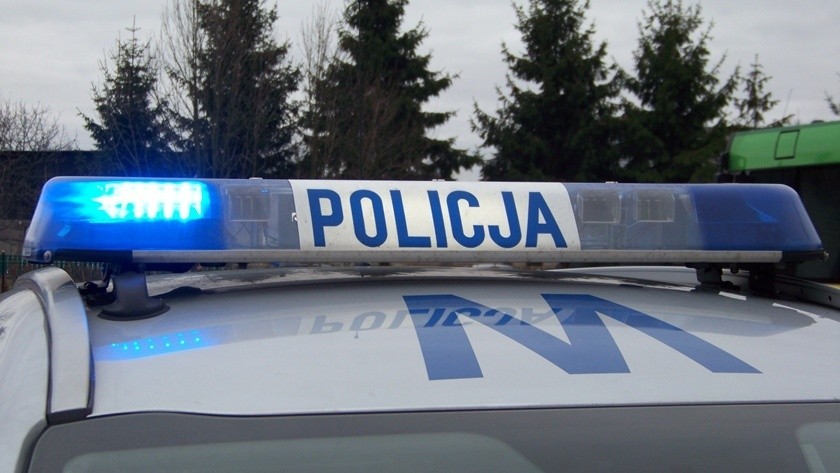 Atak nożownika na ul. Długiej w Gdańsku. Policjanci szybko zatrzymali agresora, jedna osoba została ranna