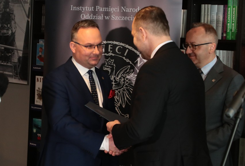 Nowy szef IPN w Szczecinie zapowiada dekomunizację pomnika w Dąbiu. W to miejsce może powstać pomnik generała Andersa 