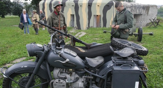 Dzień otwarty przemyskiego, poradzieckiego bunkra był okazją do poznania wojny poprzez zgromadzone tu oryginalne militarne eksponaty