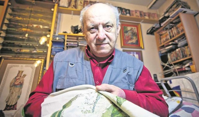 66-letni Leszek Król potrafi haftować przez cały dzień. Gdy się znudzi, zasiada do organów i gra