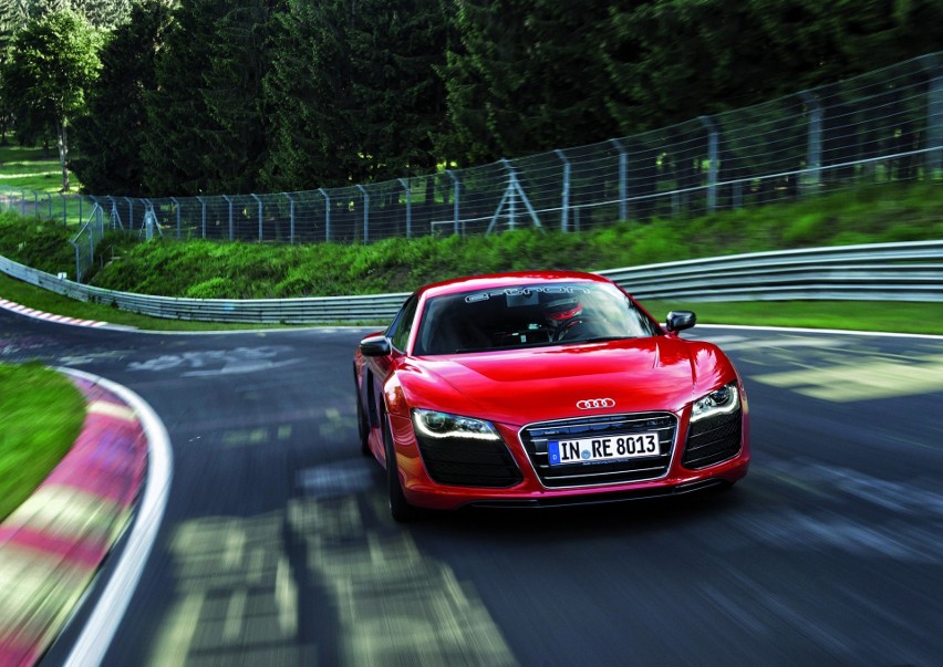 Audi R8 e-tron ustanawia rekord świata: w 8:09,099 minuty...