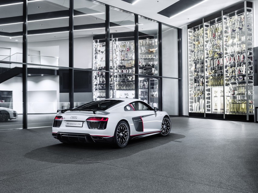 Audi R8 Coupe V10 plus w wydabiu selection 24h...